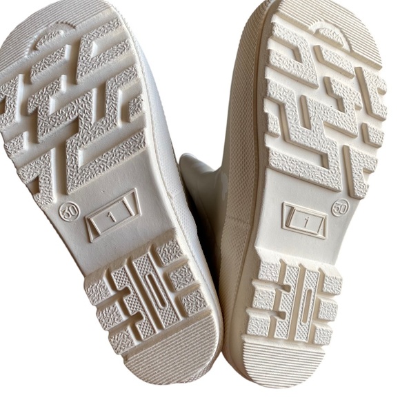 Brand New! Cream/ Neutral/White Mickey Mouse Pattern Rain Boots Size 1 - Picture 10 of 13